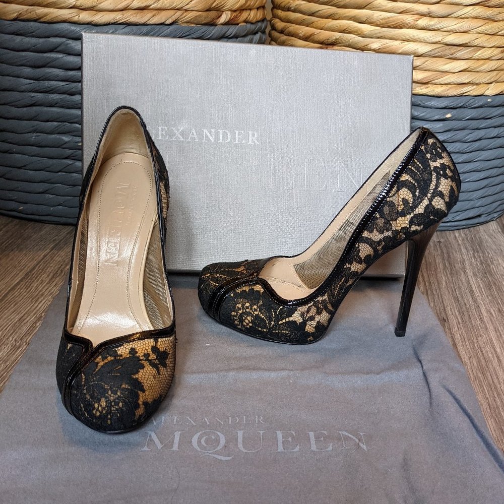 NIB (W36) - McQUEEN Black Lace + Nude Pump